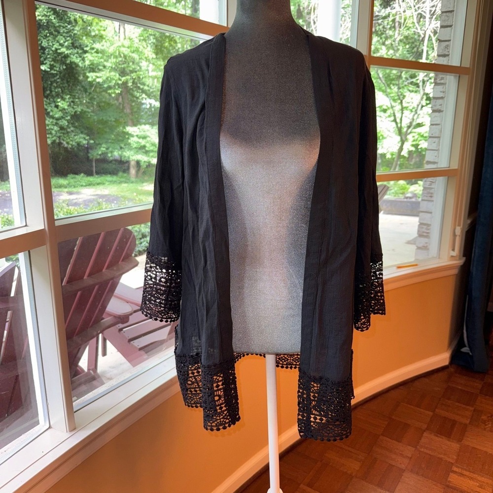 Black open-front kimono cardigan w/ short sleeves & crochet lace trim sz L